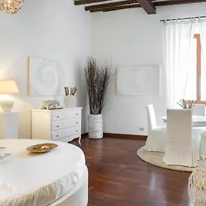 Ghetto Campo Dei Fiori Luxury White Apartment Rome